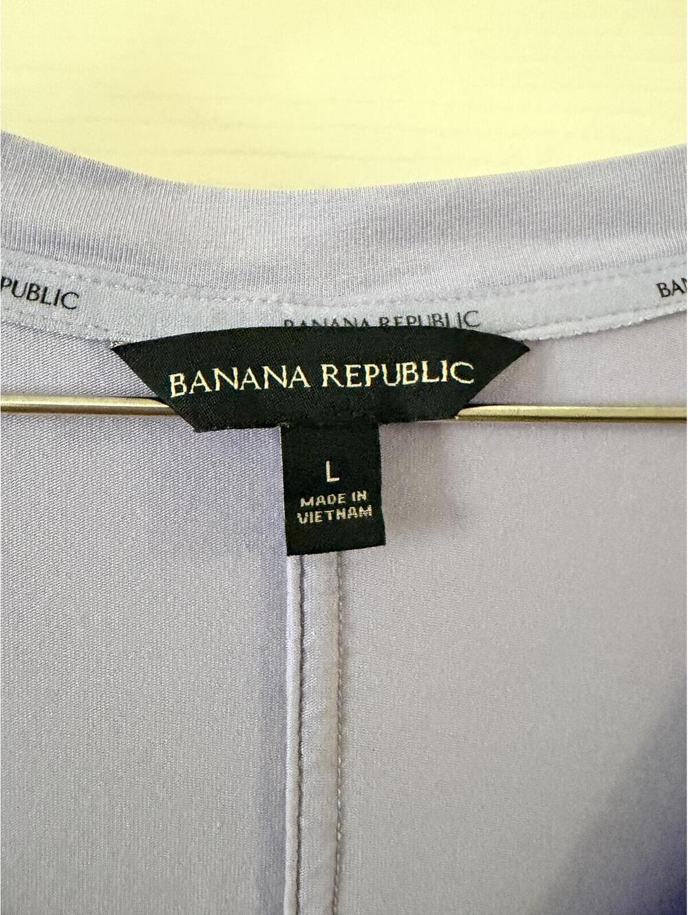 Banana Republic Lavender V-Neck Short Sleeve Top Large - Picture 2 of 4